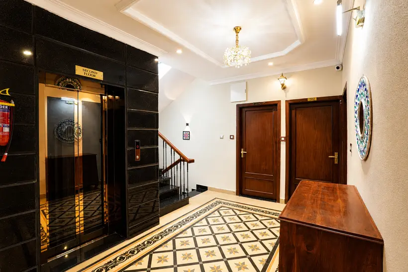Floor lobby